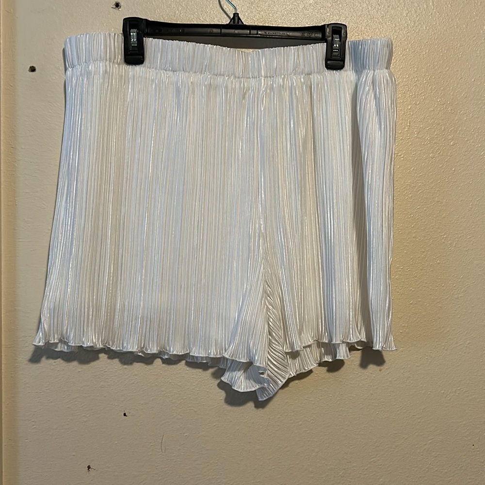 🤍 Ruffle Set 🤍 - Picture 4 of 4
